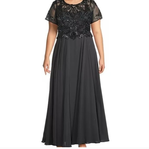 Xscape Dresses & Skirts - XSCAPE Women's Charcoal Beaded Chiffon Short Sleeve Formal Gown NWT